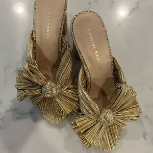 Excellent used condition, I just don’t wear them.